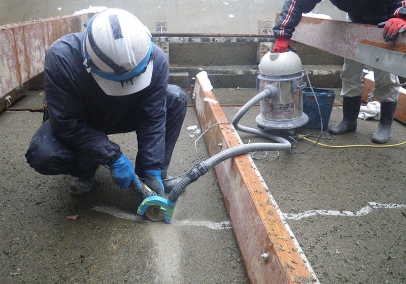 ひび割れ補修工事